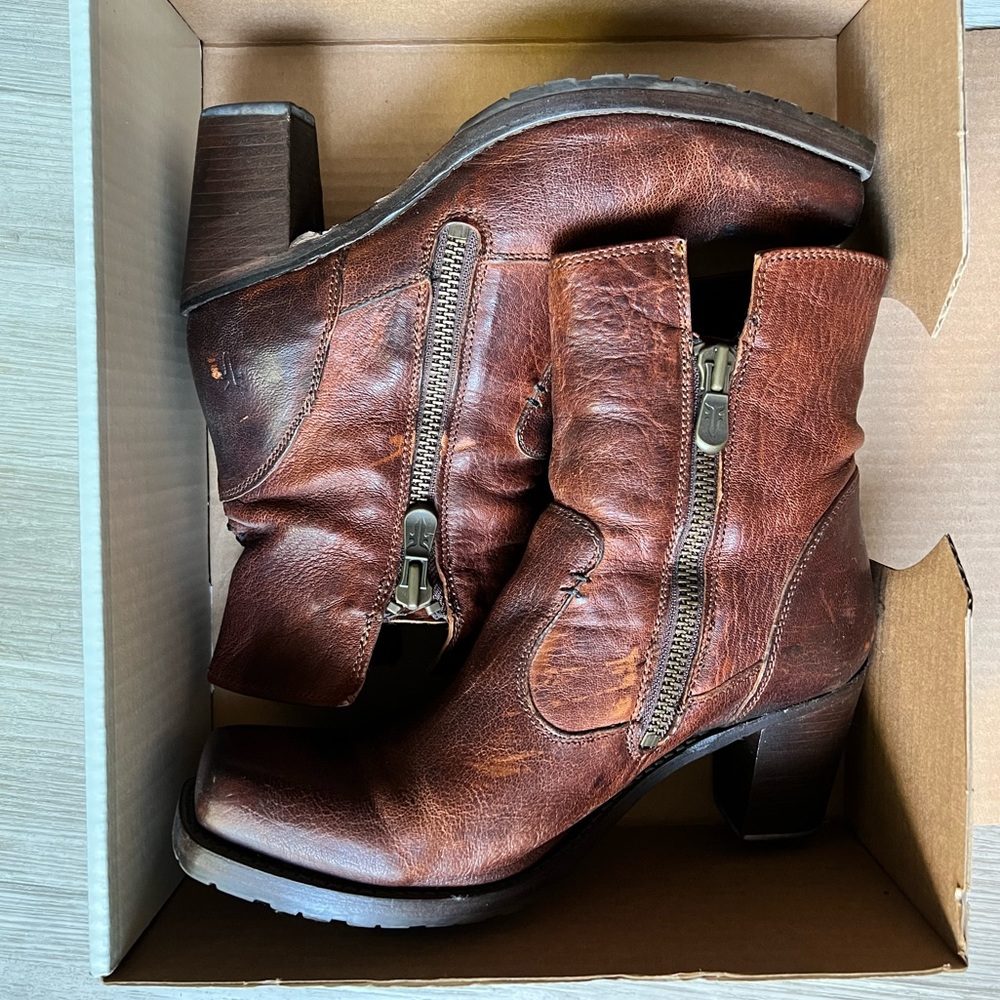 FRYE Heath Heel Bootie